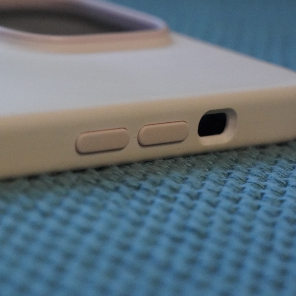 Official Apple 14 Pro Max Silicone Case - Pink - Good condition, Silicone - Picture 9 of 9